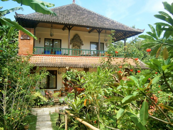 Rumah Jepun surrounded by greenery